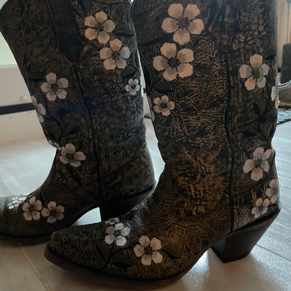 Durango Flower Cowboy Boots